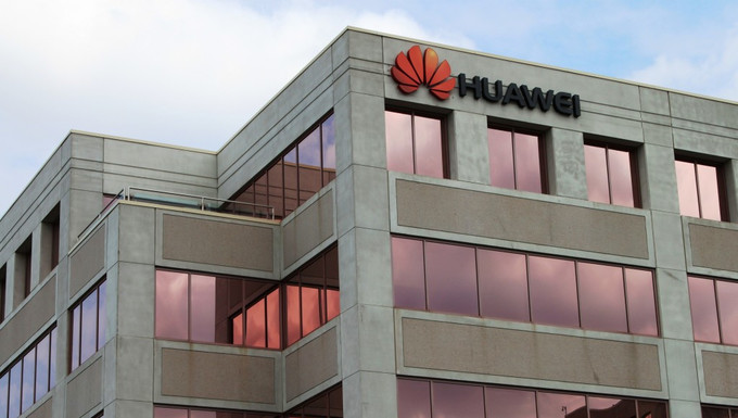 В США хотят запретить сотрудничество Huawei и ZTE