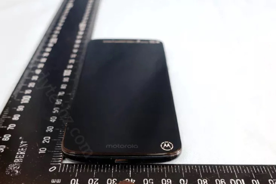 Moto G6 Play появился на «живых» снимках