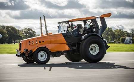 Стиг из Top Gear поставил новый мировой рекорд скорости на тракторе. ВИДЕО