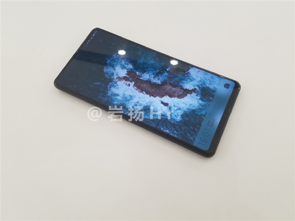 Xiaomi Mi Mix 2S позирует на снимках и пример фото на камеру