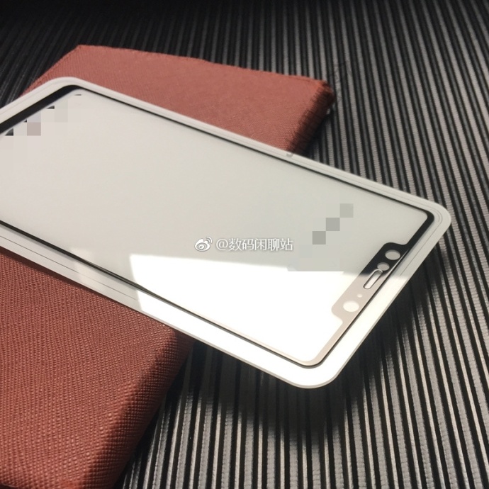 Фронтальная панель Xiaomi Mi7 с выемкой на снимках