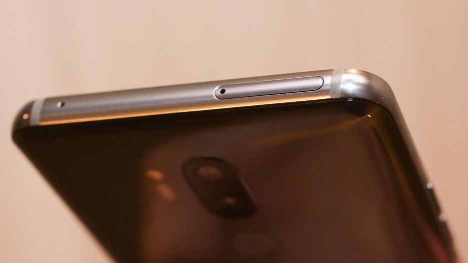 LG G7 ThinQ: флагман с «монобровью», искусственным интеллектом и идеальным звуком