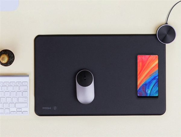 Xiaomi Mi Smart Mouse Pad — два в одном: коврик для мыши и зарядка