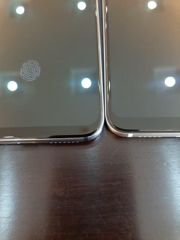 Meizu 16 на фото демонстрирует, чем он лучше Xiaomi Mi8
