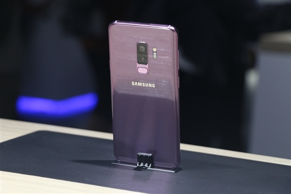 Подробности о тройной камере Samsung Galaxy S10+