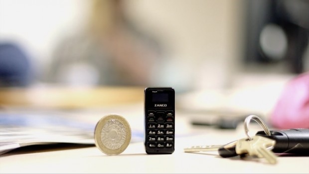 Самый миниатюрный телефон Zanco Tiny T1 попал на стол JerryRigEverything