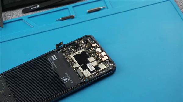 Xiaomi Mi 8 Explorer Edition разобрали
