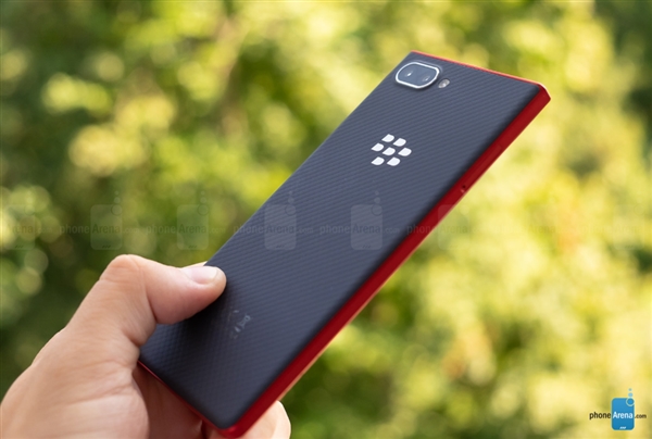 BlackBerry KEY2 LE: Android-смартфон с кнопочками и двойной камерой