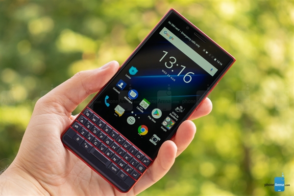 BlackBerry KEY2 LE: Android-смартфон с кнопочками и двойной камерой